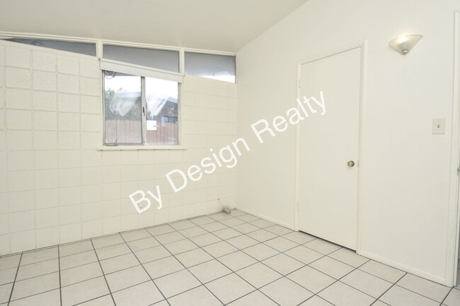 Building Photo - Sun-Drenched Mid-Century Living Near Garden District