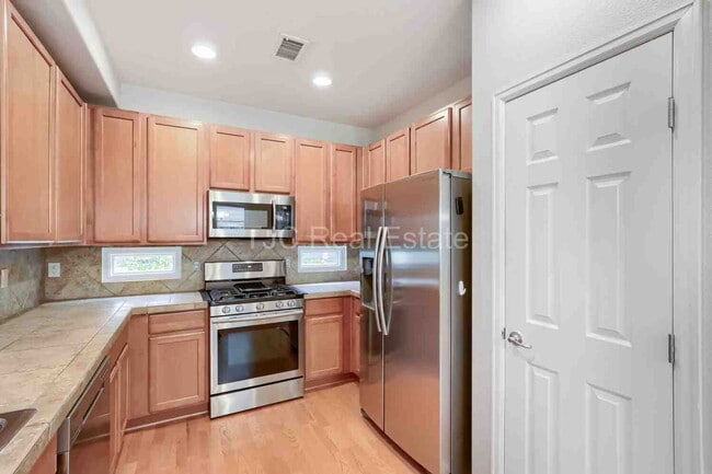 Building Photo - 3427 Florence Way