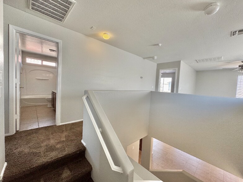 Building Photo - 1337 E Stirrup Ln