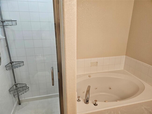 Building Photo - 2115 Summit Meadow Dr