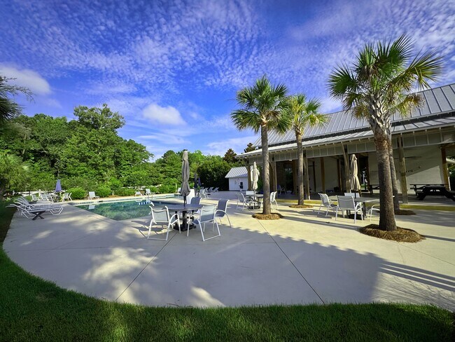 Building Photo - 1545 Oldenburg Dr