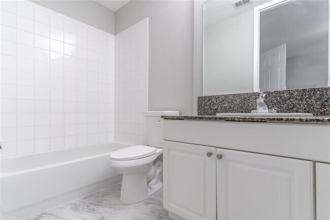 Building Photo - 2045 Grand Oak Dr