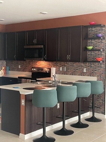 Building Photo - 7249 W Lenox Cir