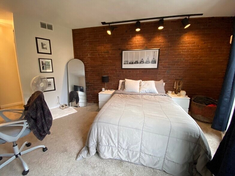 Building Photo - 103 Charter St