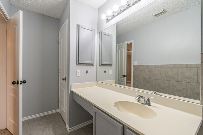 Building Photo - 1519 Jasmine