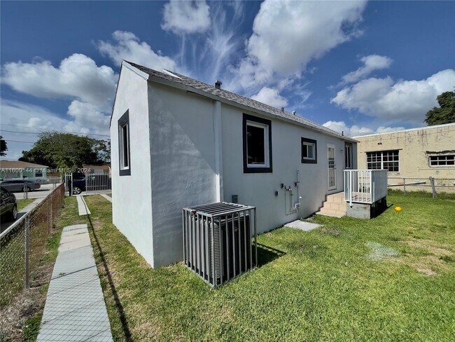 Building Photo - 1551 NW 55th St
