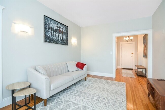 Building Photo - 91-93-93 Bynner St