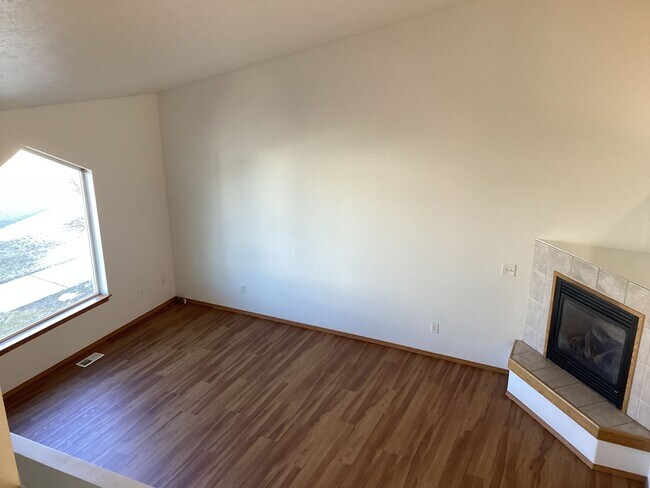 Building Photo - Nicely updated 4Bed, 3Bath in Airway