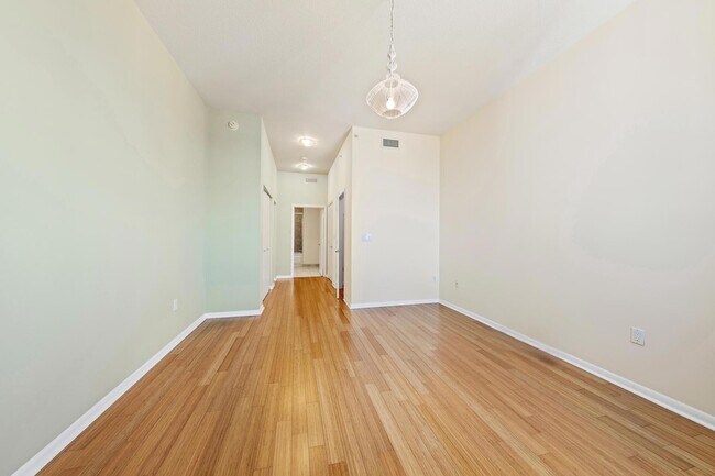 Building Photo - 1551 N Flagler Dr