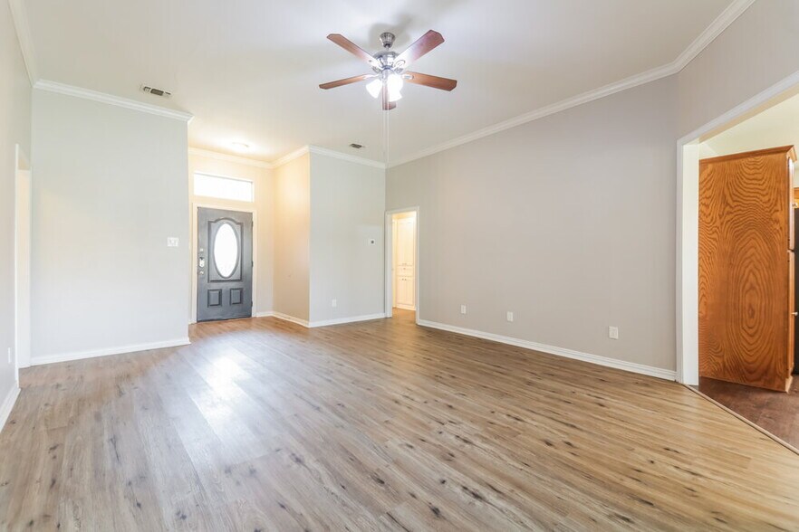 Building Photo - 211 Brookhaven Cir