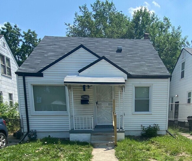 Primary Photo - Renovated 3-Bedroom Home – We Welcome Sect...