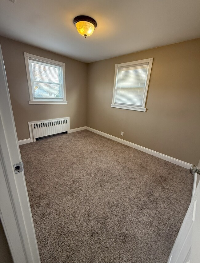 Building Photo - 6 Wells Farm Dr