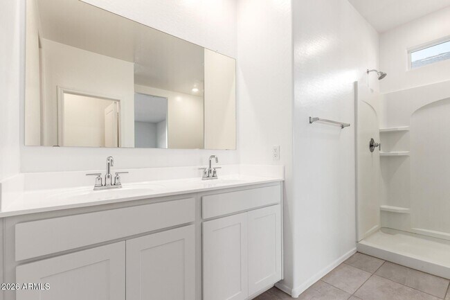 Building Photo - 1168 W Paradise Wy