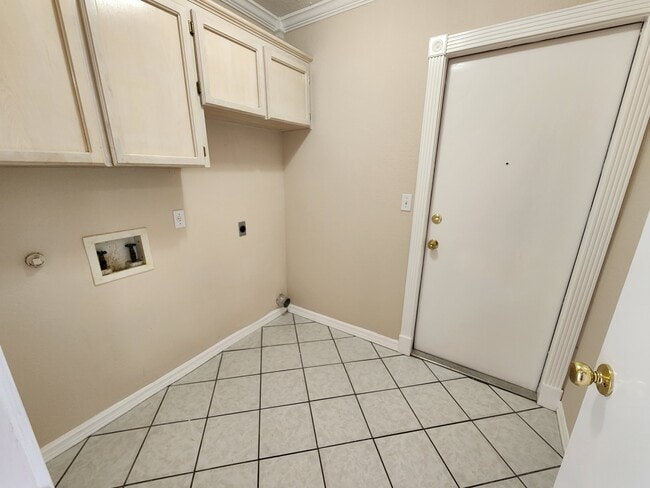 Building Photo - 7933 Wolverine Dr