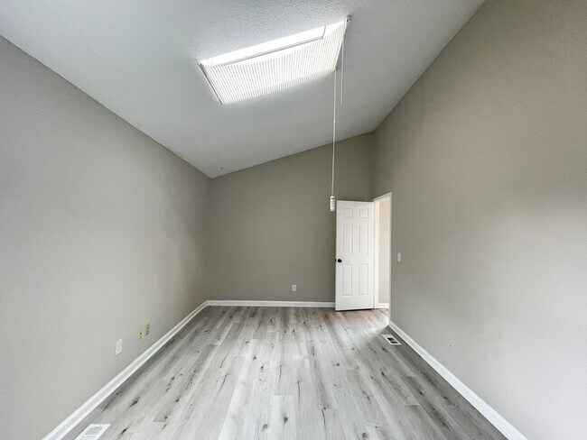 Building Photo - 119 Villa Ct