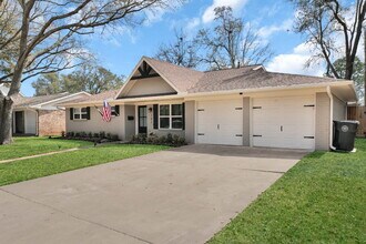 Building Photo - Charming 4-Bed Home with Granite Elegance in Sugar Land