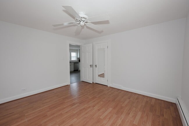 Building Photo - 154 Manning St