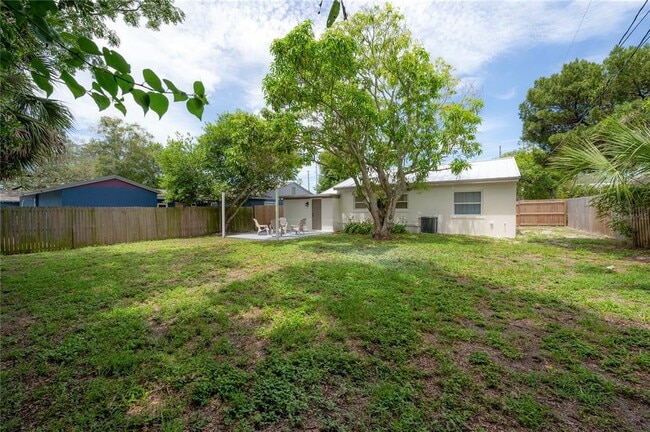 Building Photo - 611 S Highland Ave