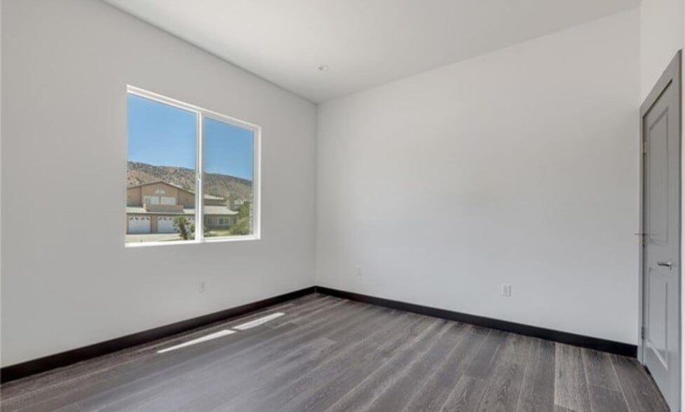 Building Photo - 41446 Manzanita Dr