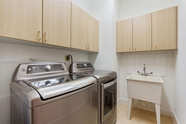 Building Photo - 8281 SW 84th Terrace