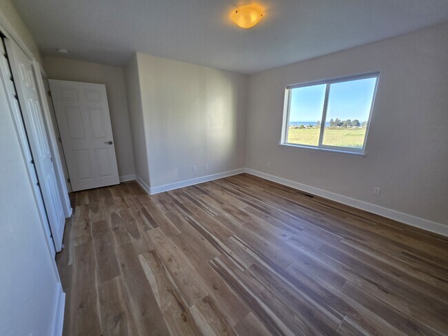 Building Photo - 15840 Pedrioli Dr