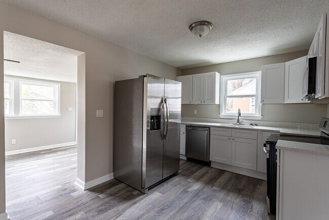 Building Photo - Welcome to this beautiful newly renovated 3-bedroom brick ranch!