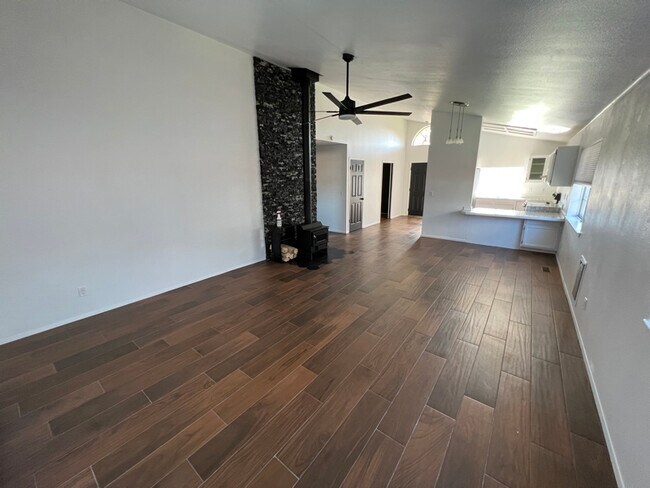 Building Photo - 1041 Deena Way