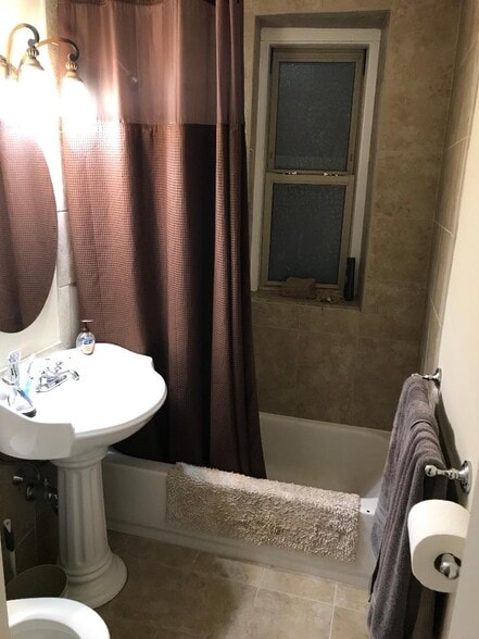 Building Photo - 61 Park Dr