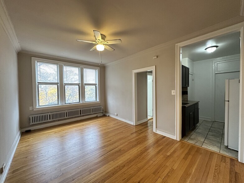 Building Photo - 1371 W Estes Ave