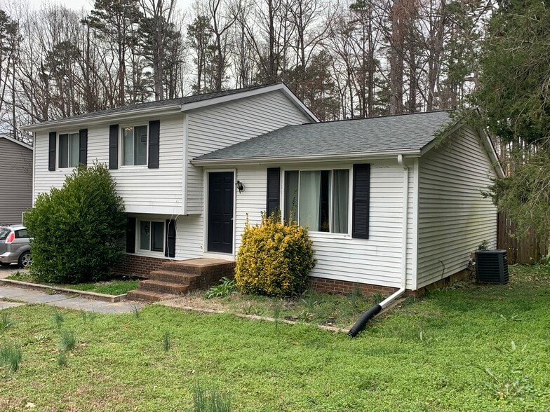 Building Photo - 9223 Nash Ave