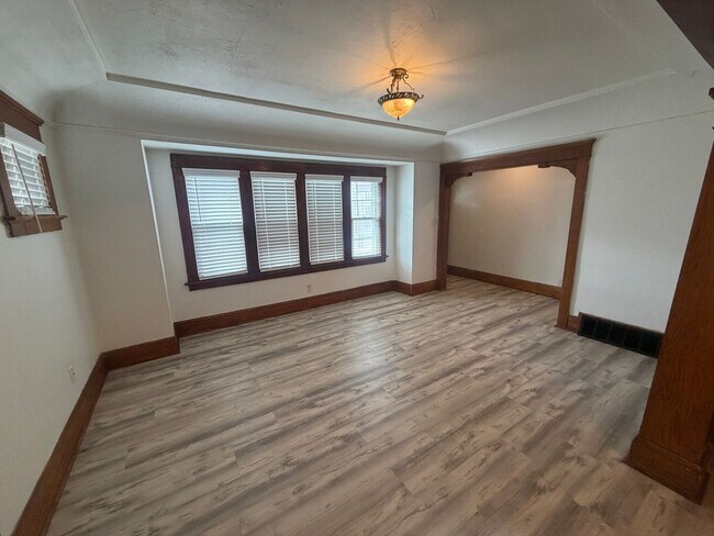 Building Photo - 3600 N Port Washington Rd