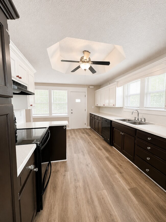 Building Photo - Coming Soon | Charming 2 Bed Home with Spacious Porch