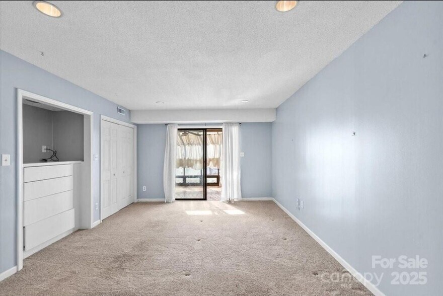 Building Photo - 5190 Corbin Ln