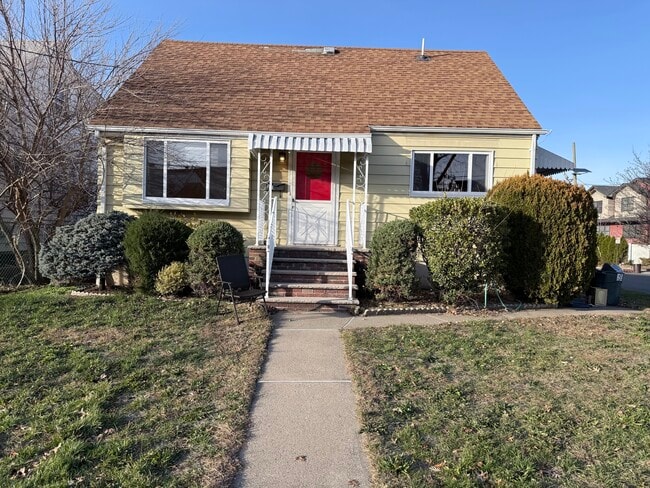 Primary Photo - 21 Bellport Pl