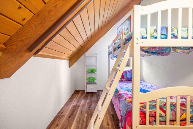 Building Photo - 5504 NE 190th St