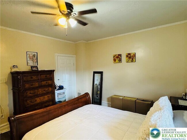 Building Photo - 1523 W Chew St