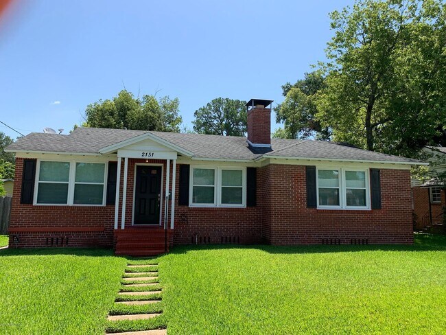 Primary Photo - Charming 2/1 in the heart of St. Nicholas