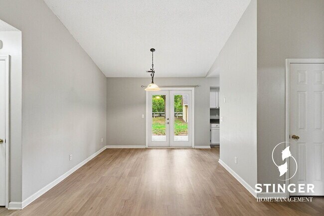 Building Photo - 12 Robin Way