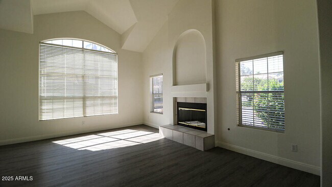 Building Photo - 7861 W Kerry Ln
