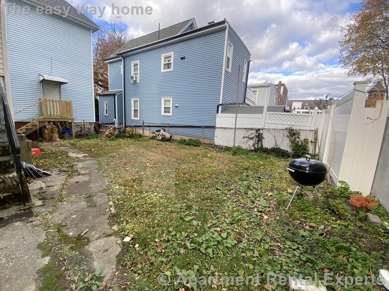 Building Photo - 67 Flint St