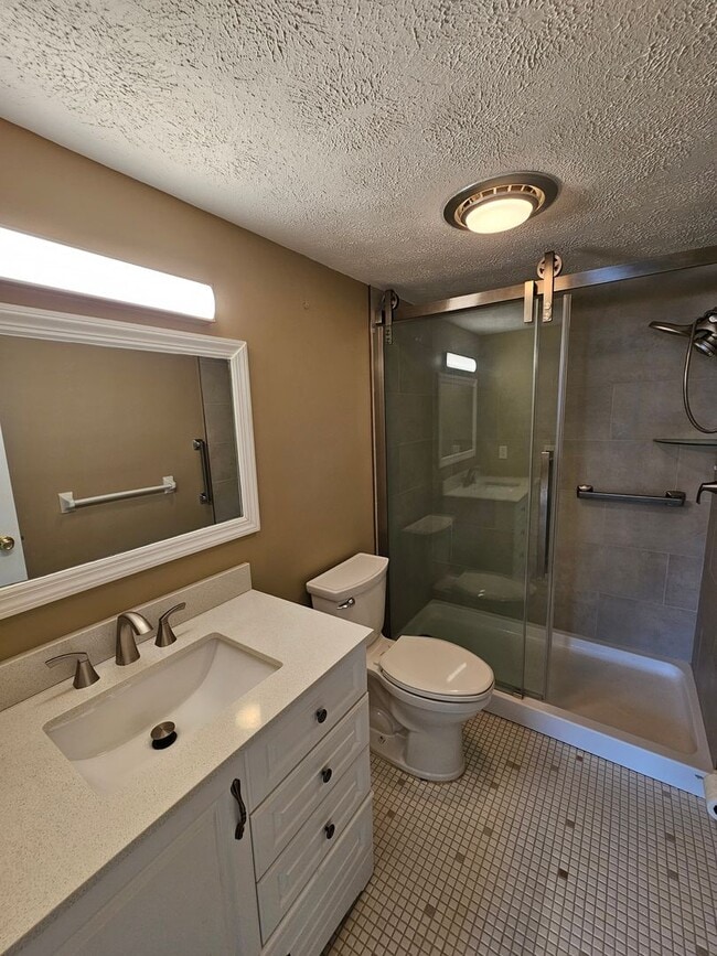 Building Photo - Beautiful 2 Bedroom Juniper Hills Condo For Rent