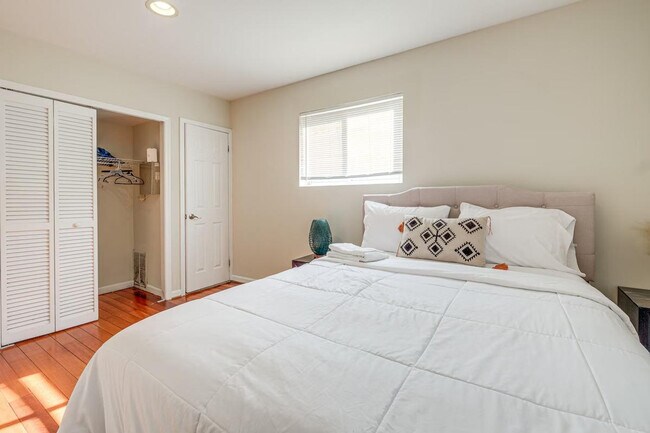 Building Photo - 450a Condon Terrace SE