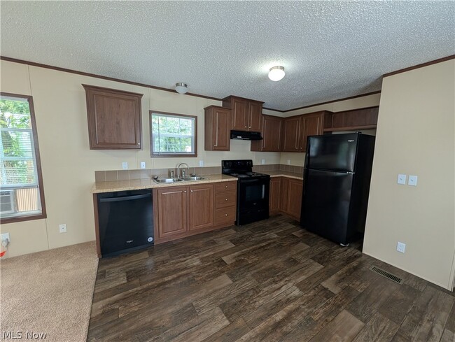 Building Photo - 240 Cherry Bottom Glen