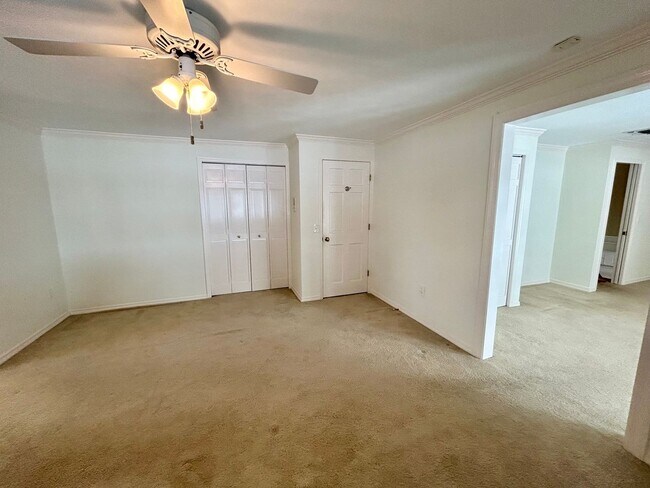 Building Photo - Classic waterfront Snell Isle Estates 3 Bed 2.5 Bath Home with private dock!