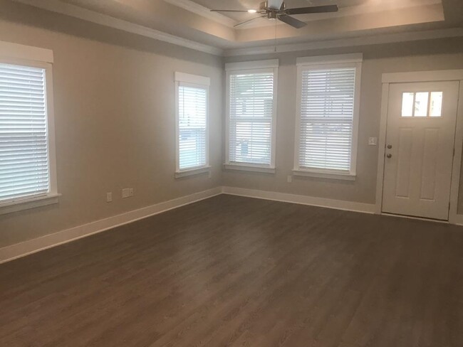 Building Photo - 456 Pemberton Ln