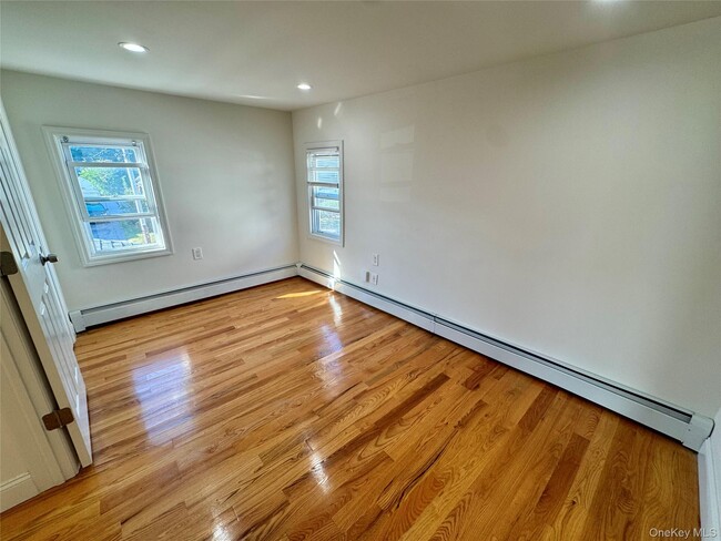 Building Photo - 105 Burtis St