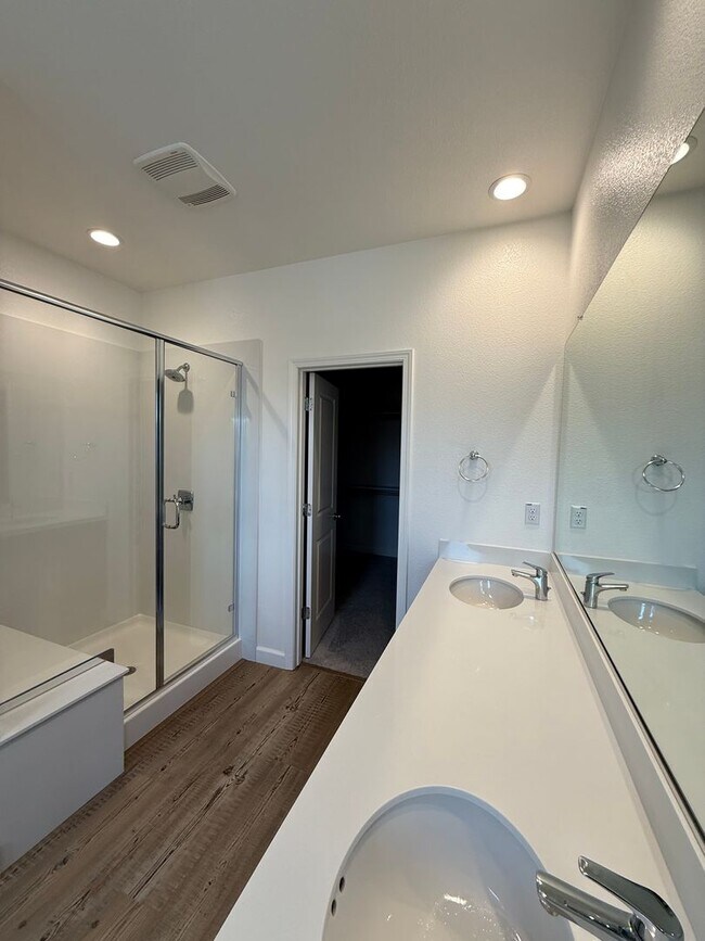 Building Photo - 2460 Cinnabar Dr