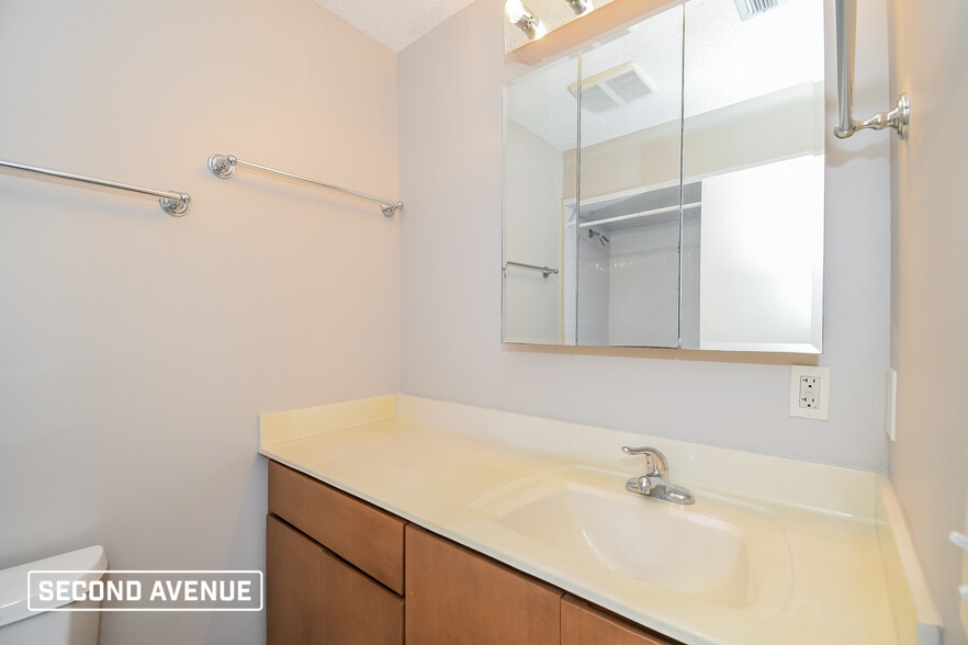 Building Photo - 1512 Rebecca Dr