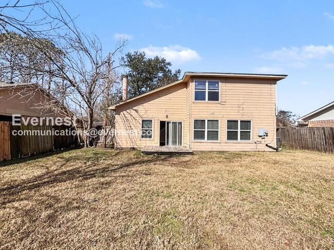 Building Photo - 15915 Rosebriar Dr