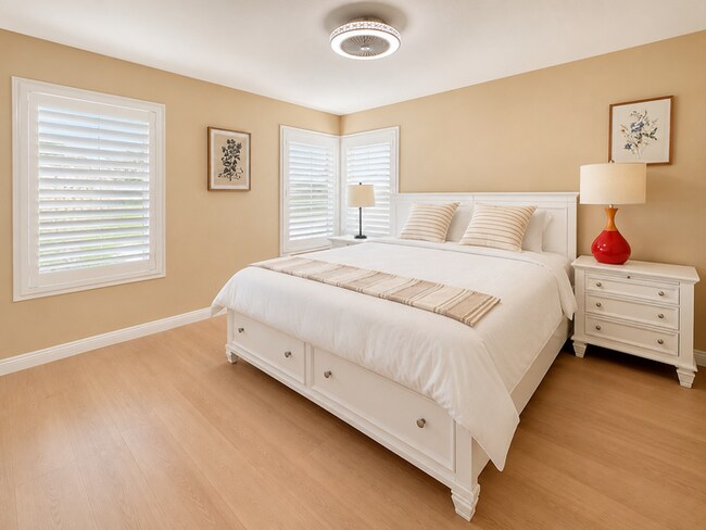 Building Photo - Furnished 4BR + Office | Putting Green Yard